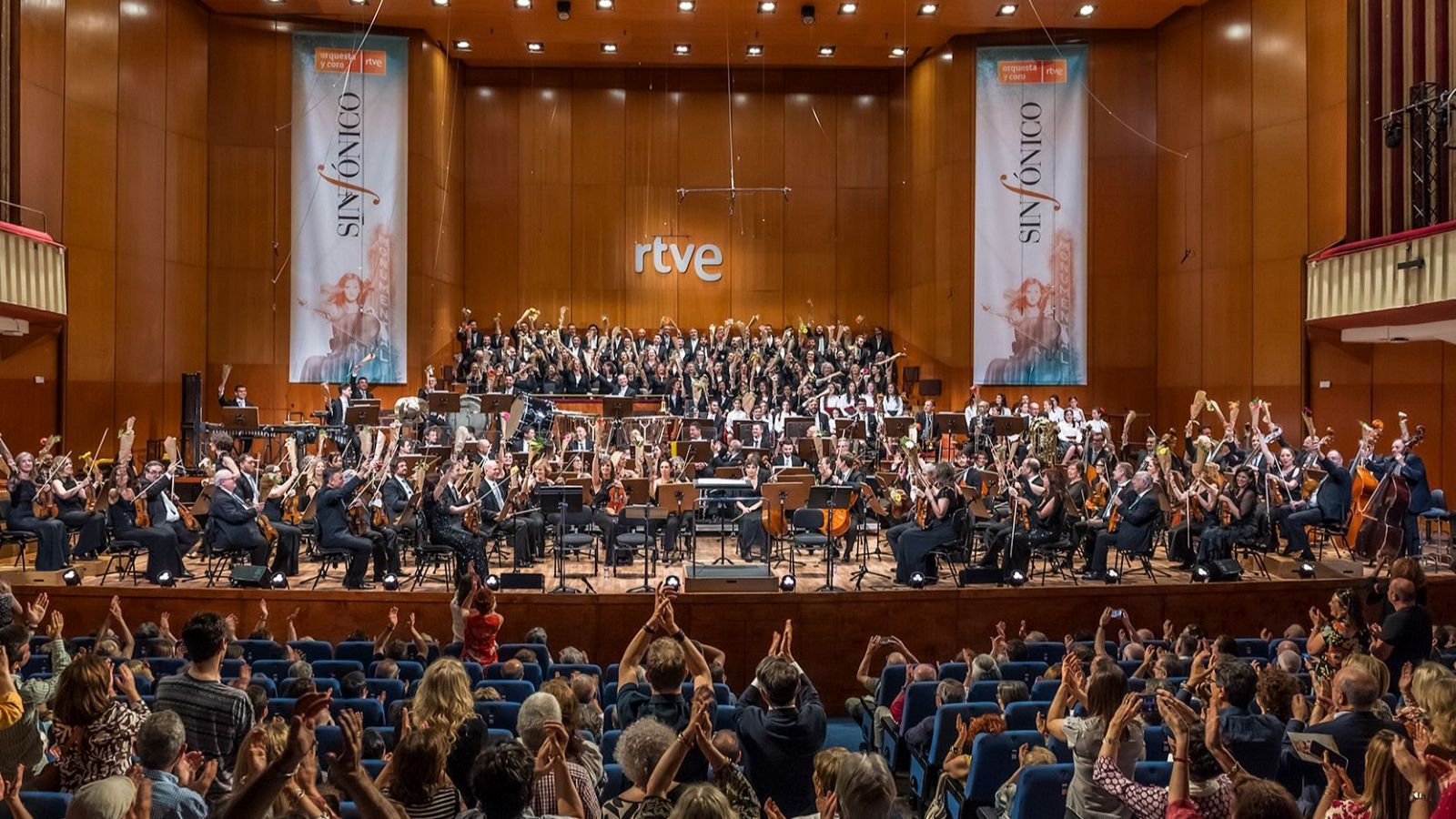 CONCIERTO SINFÓNICO en el TEATRO MONUMENTAL